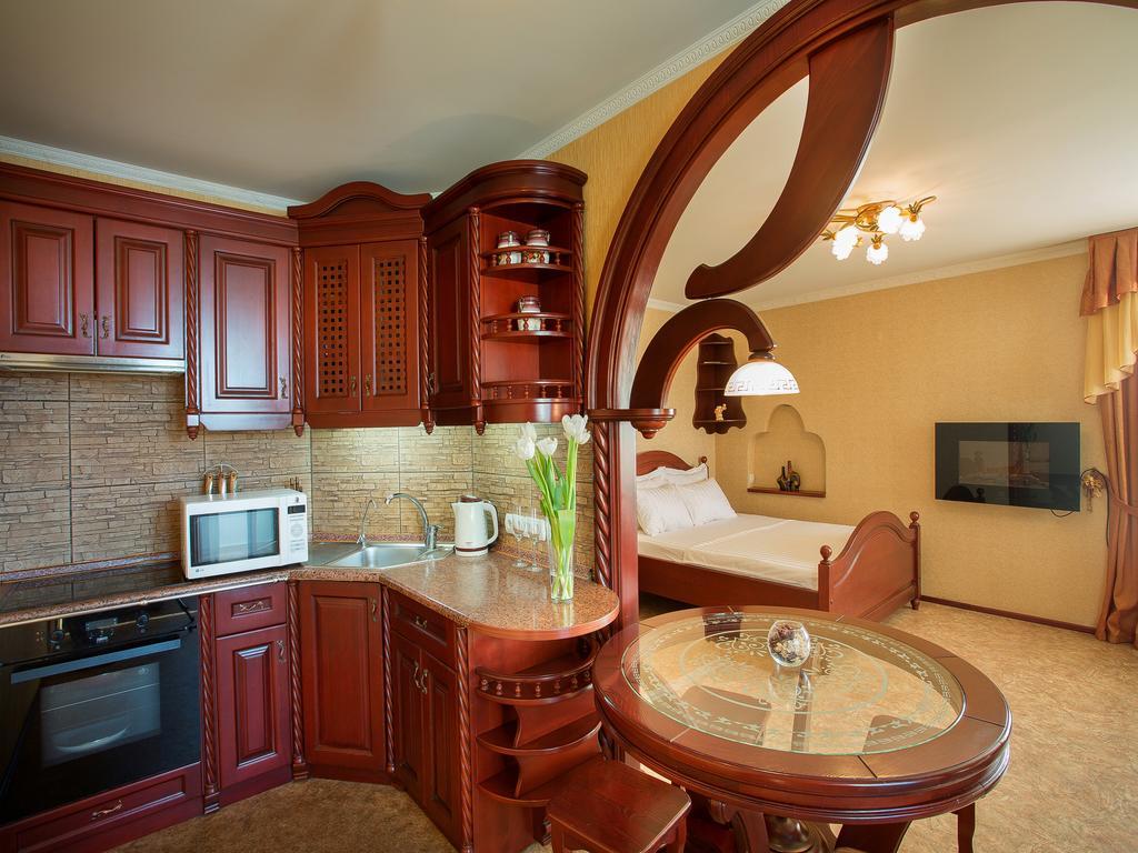 Studio De Luxe With Jacuzzi Суми Екстериор снимка