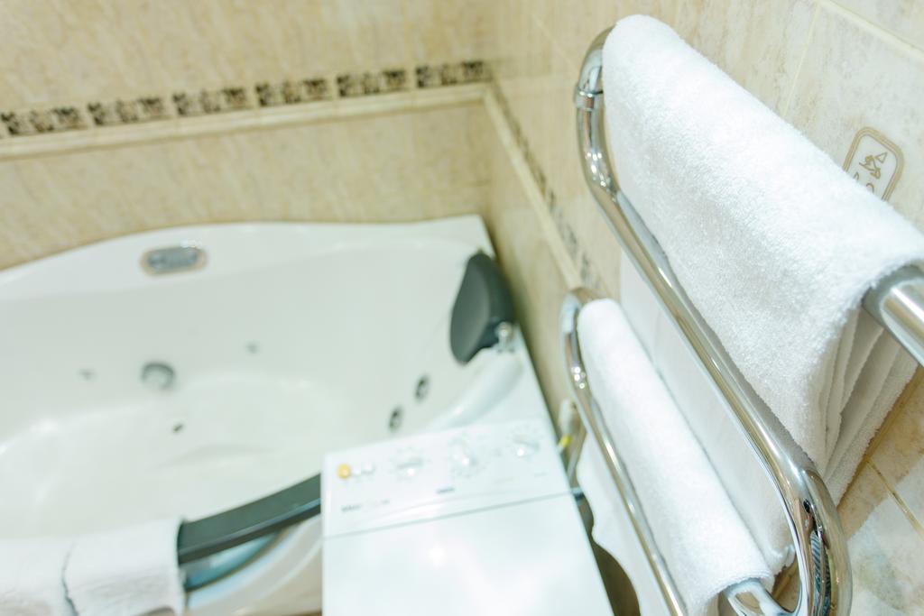 Studio De Luxe With Jacuzzi Суми Екстериор снимка