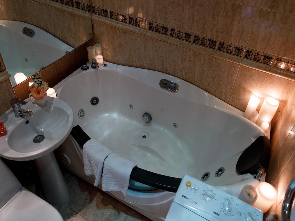 Studio De Luxe With Jacuzzi Суми Екстериор снимка
